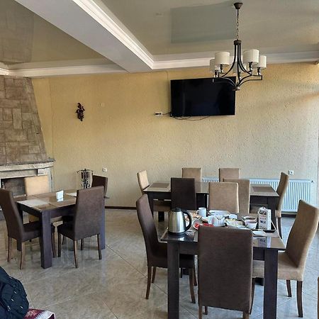 Hotel Iveria Kazbegi Eksteriør billede