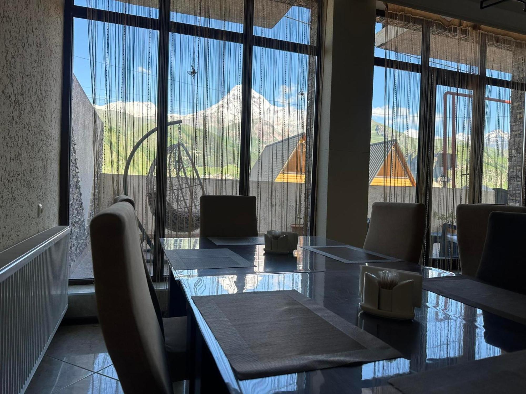 Hotel Iveria Kazbegi Eksteriør billede