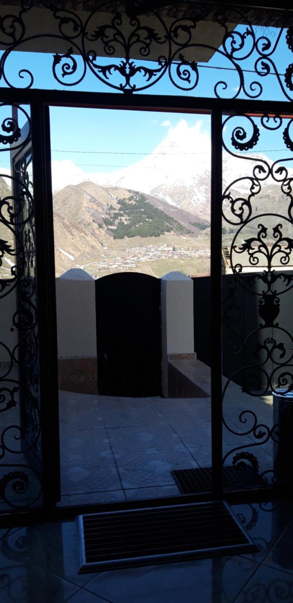 Hotel Iveria Kazbegi Eksteriør billede