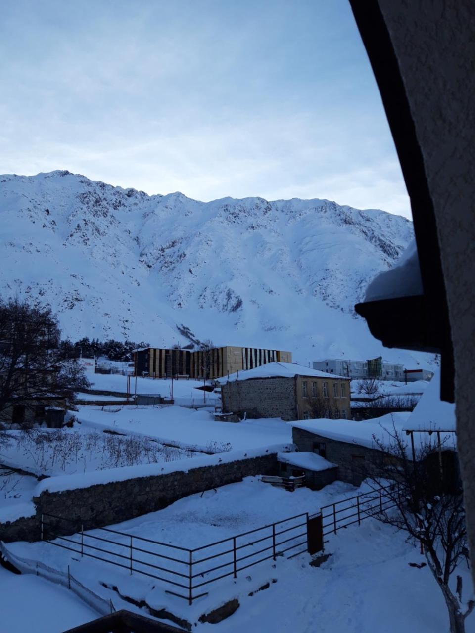 Hotel Iveria Kazbegi Eksteriør billede